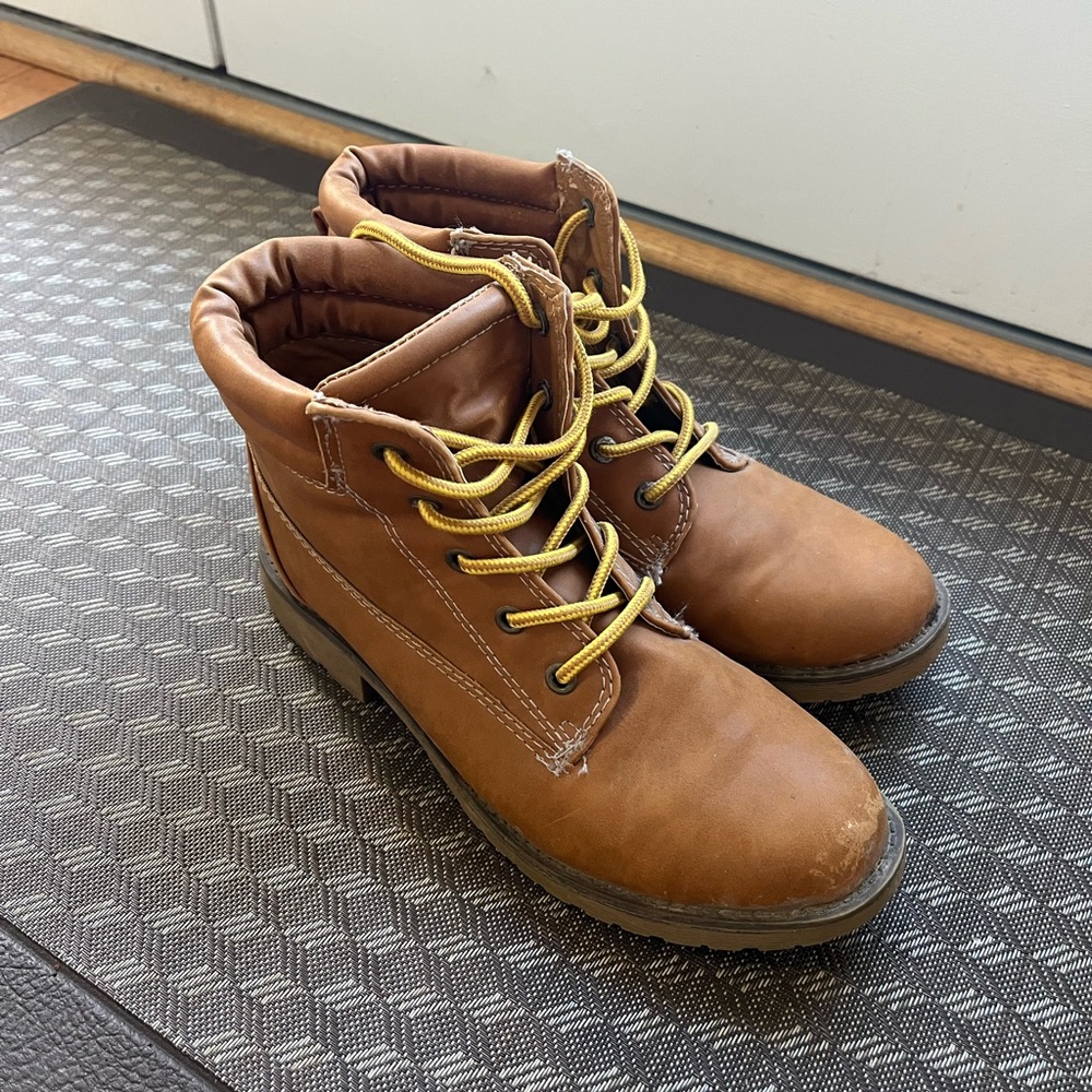 Cargo boots